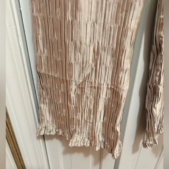 PrettyLittlething Oatmeal Plisse wide leg pants size 2 Dressy classy evening out - Picture 5 of 10